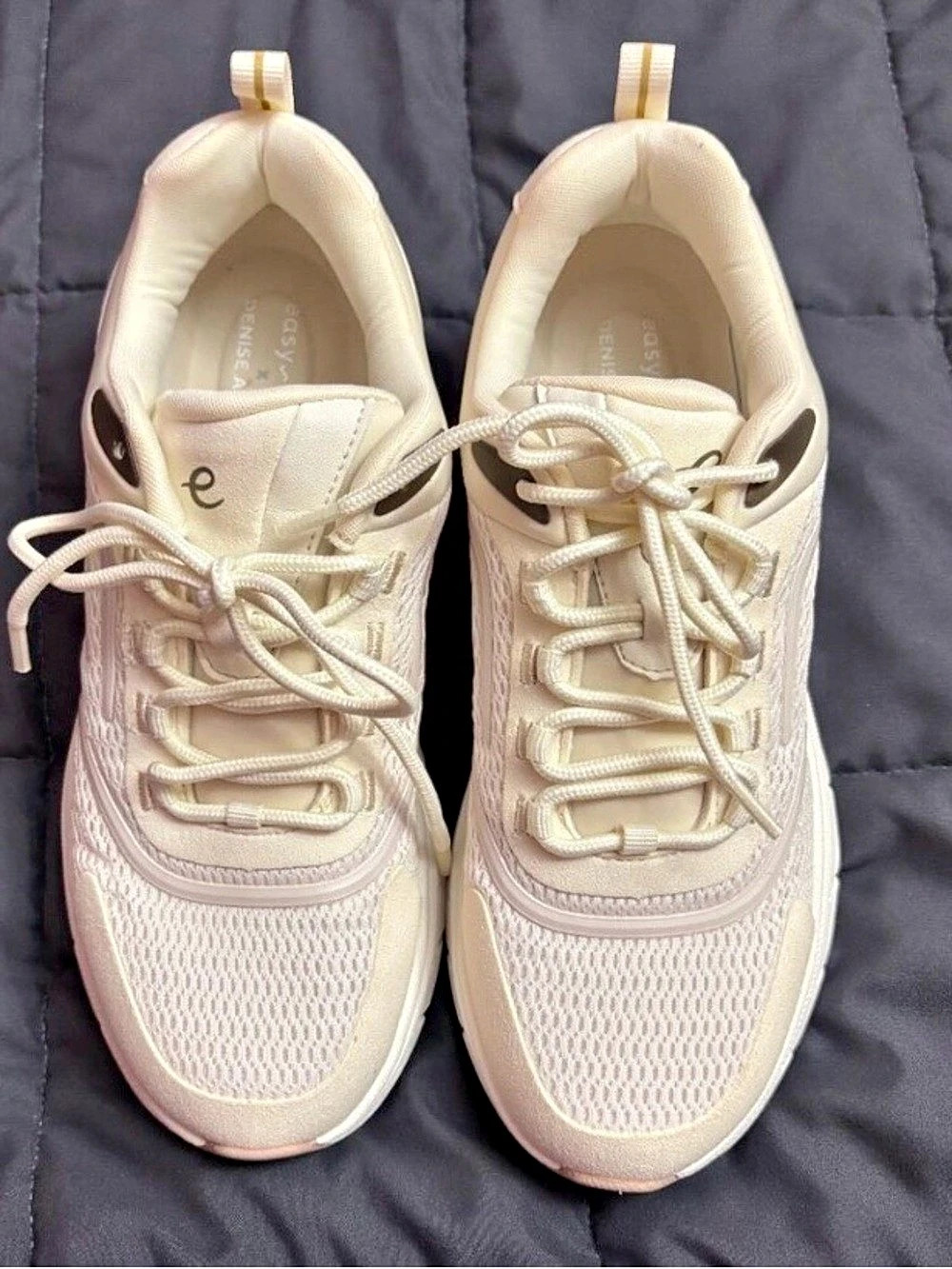 Easy Spirit X Denise Austin
SeMilla Walking Shoe - Size: 7.5 M - NWOT